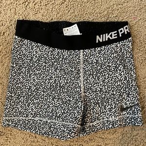 Nike Pros Small